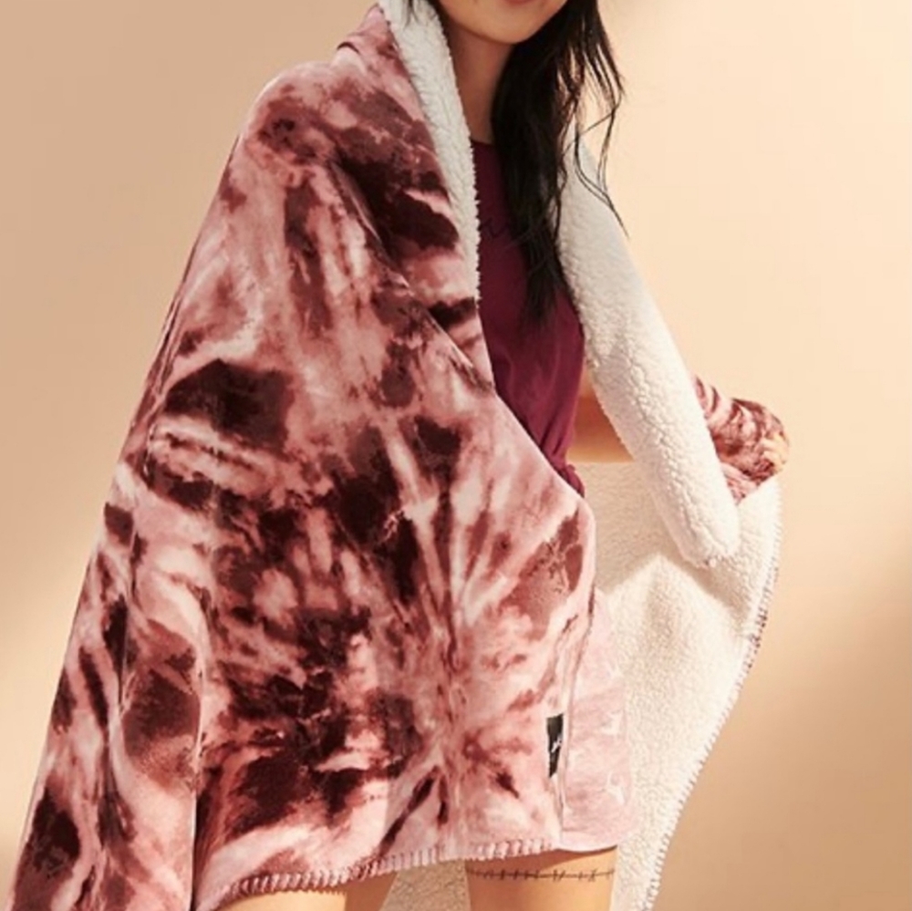 NWT VS Pink Sherpa Blanket